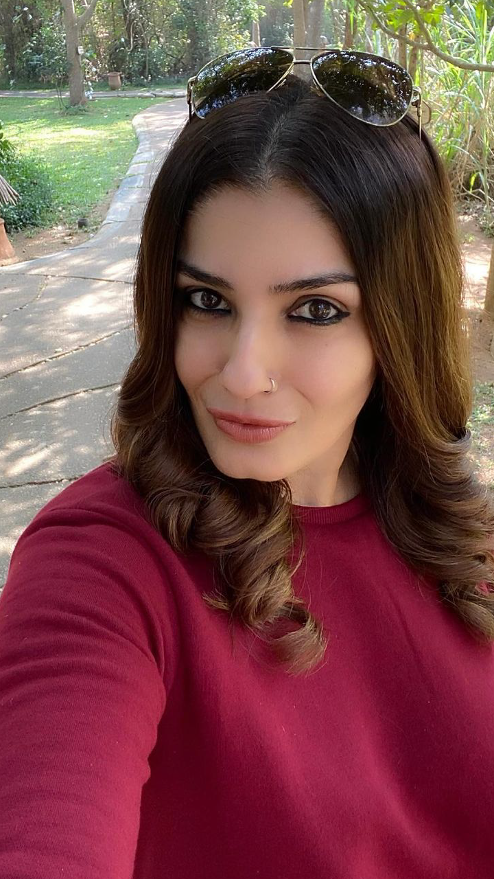 Raveena Tandon's no-makeup selfie wows fans. Seen yet? – India TV