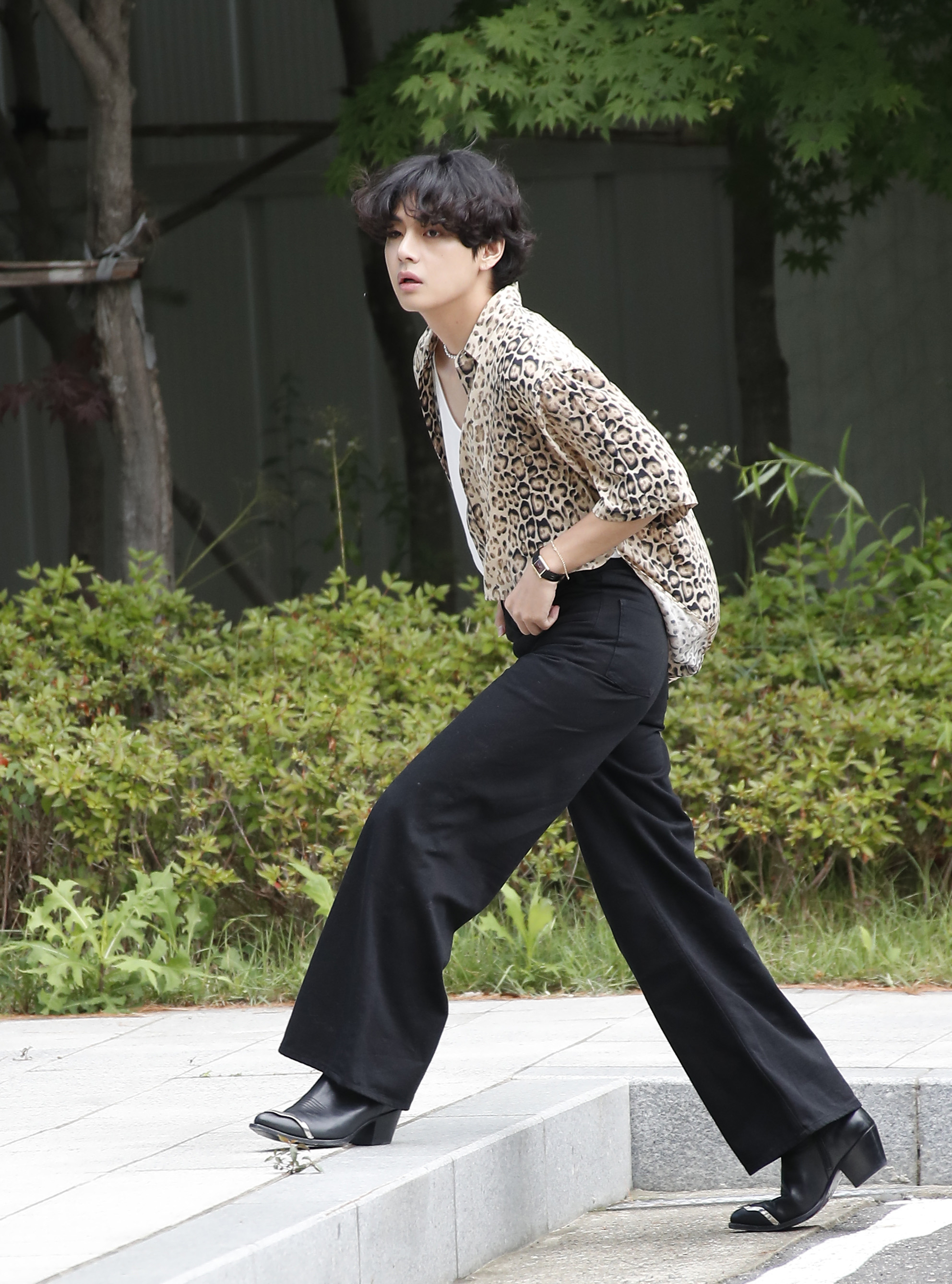 Shop Kasut Bts V online | Lazada.com.my