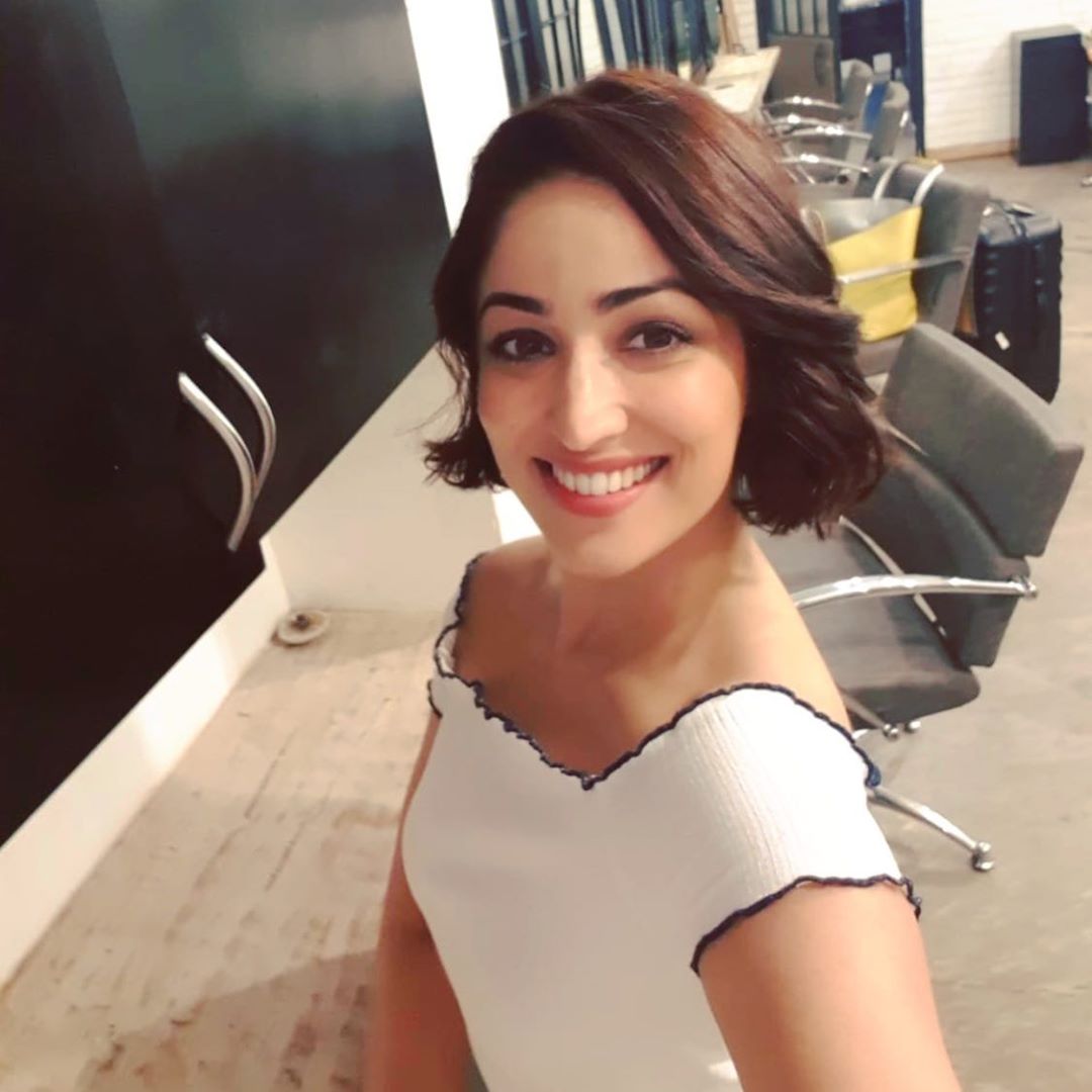 Hina Khan shares her new avatar looks stunning in short hair  NewsTrack  English 2