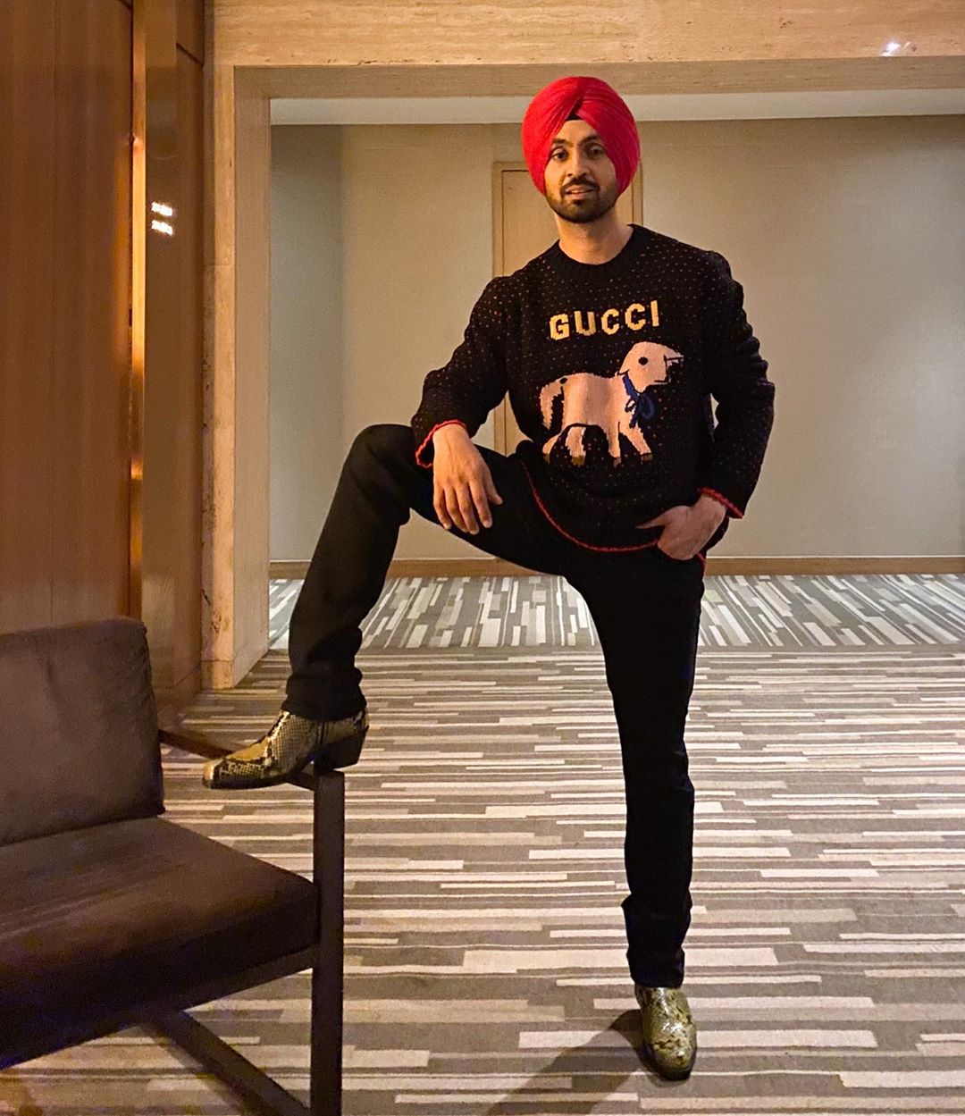 Drip Breakdown : Diljit Dosanjh (@diljitdosanjh) 🧊 👟 Sneakers: Air Jordan  1 'Dark Mocha' 👕 Fit: Jet-black Kurta paired with a T... | Instagram