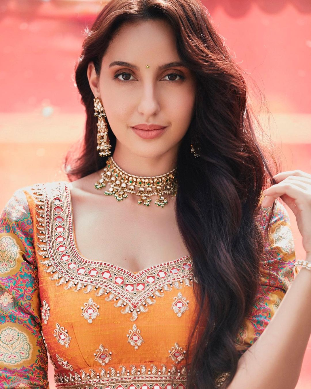 nora fatehi yellow saree