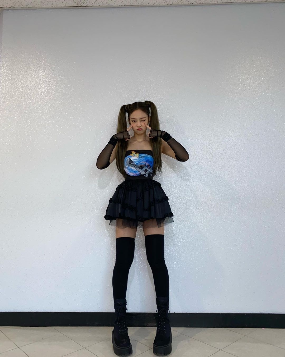 Black pink in skirt sale