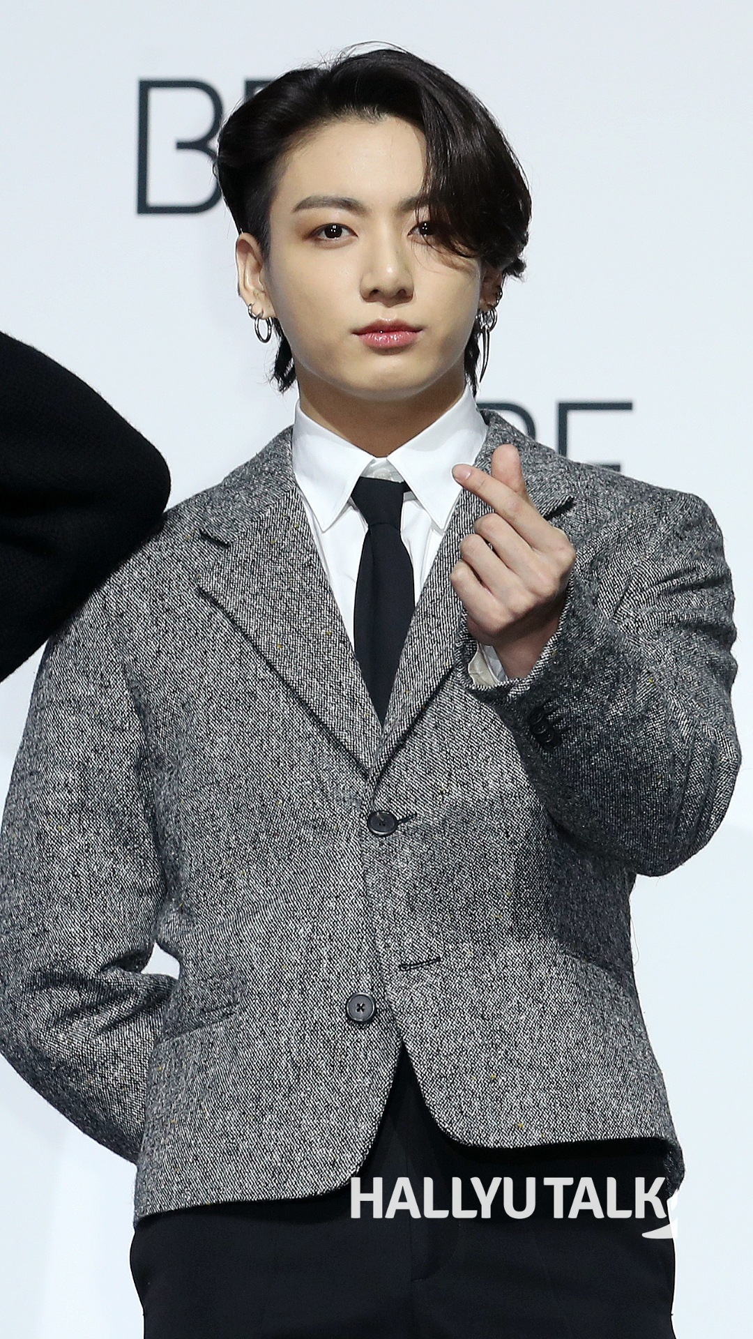Taekook style: BTS Taehyung, Jungkook lay jacket fashion inspo at red  carpet