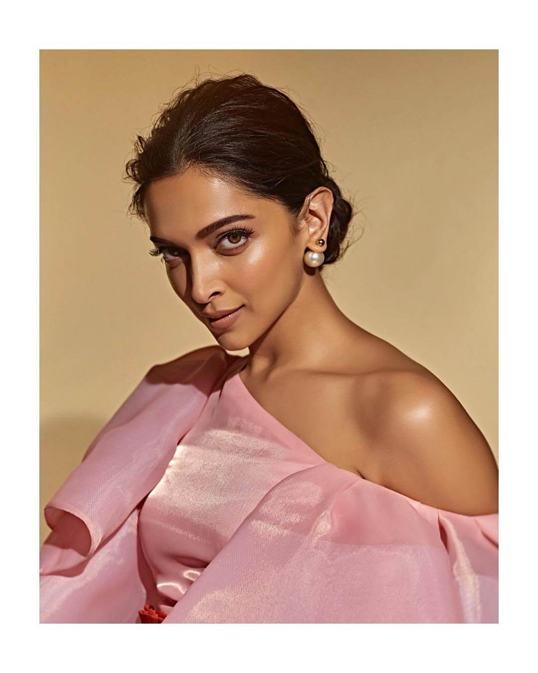 Pin by Tayyeba  on Deepika Padukone  Deepika padukone Pearl earrings  Unique things