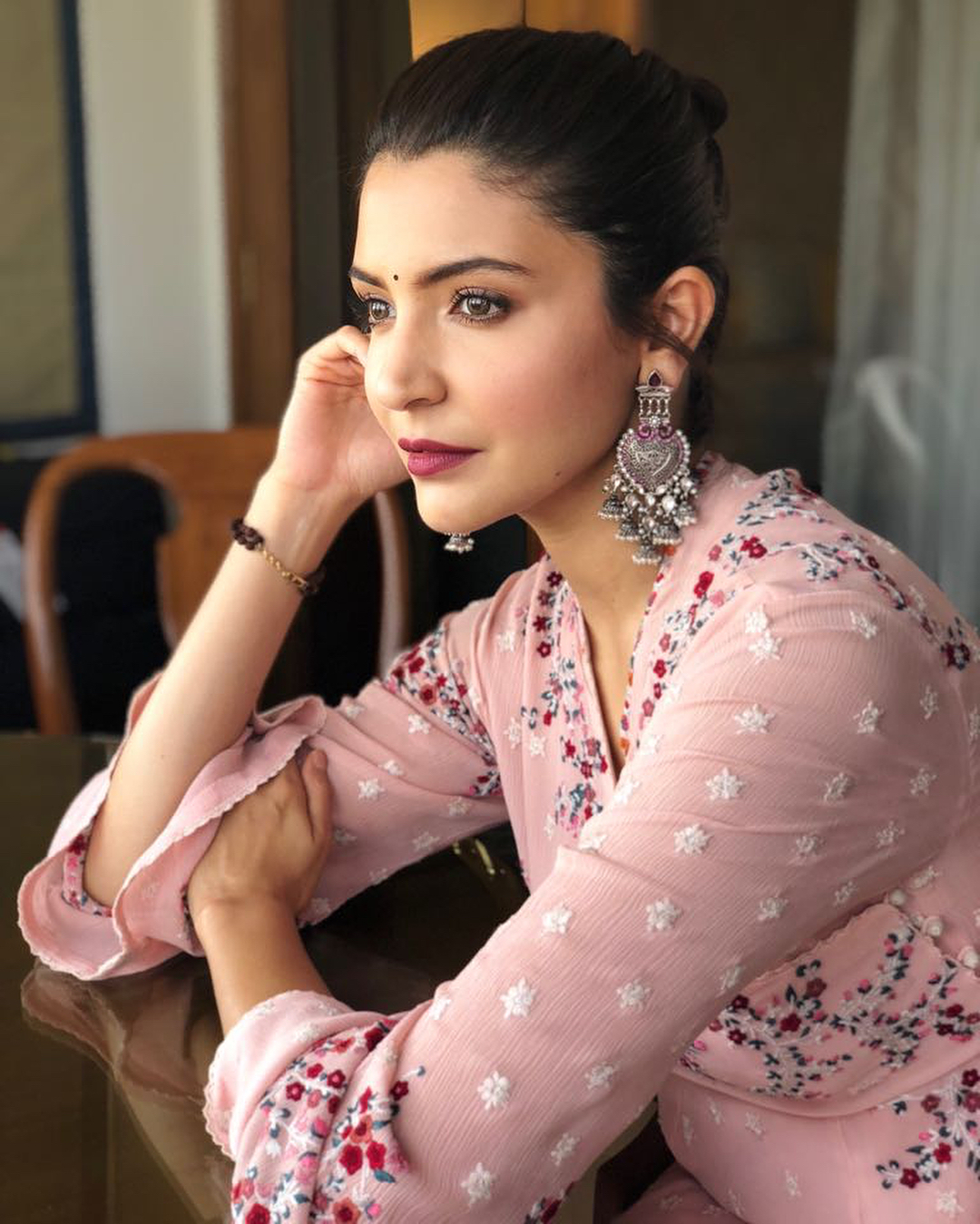 Anushka Sharma, Virat Kohli discover new ways of loving each other while on  self-isolation - The Statesman
