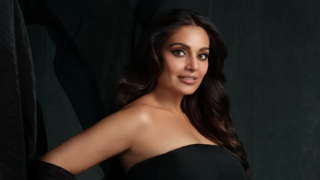 Bipasha Basu reveals she was sick all day and lost weight during the initial months of pregnancy Bipasha Basu reveals she was sick all day and lost weight during the initial months of pregnancy