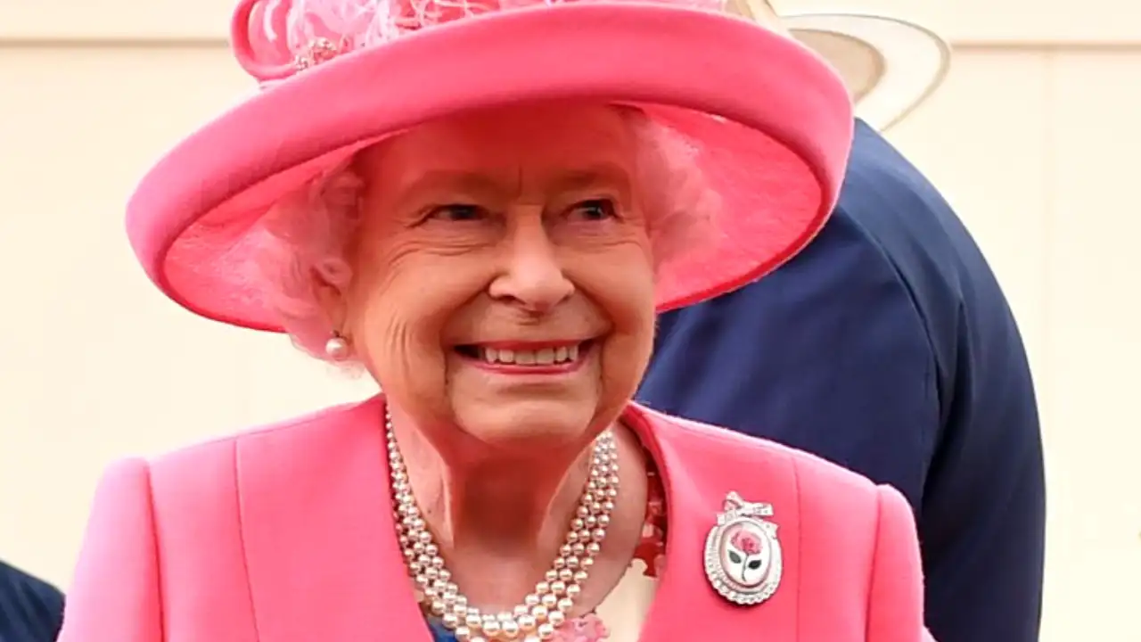 Queen Elizabeth II proved the world is her sartorial oyster with glorious pearl necklaces 