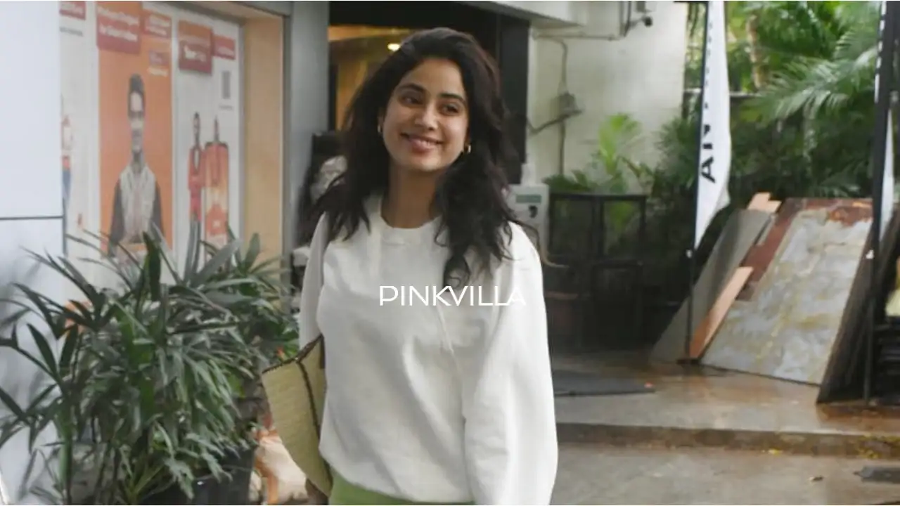 Janhvi Kapoor pose for camera Janhvi Kapoor pose for camera