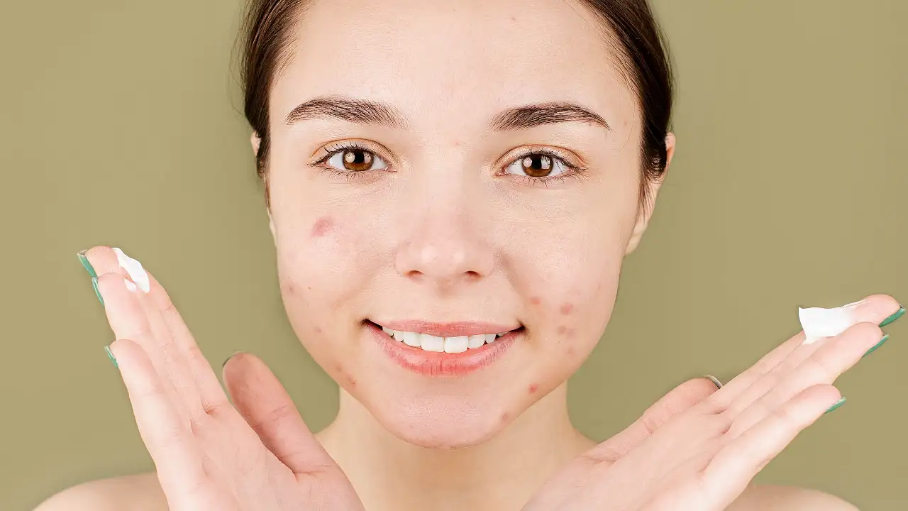 From stubborn acne scars to sunspots on the skin, dark spots can occur for various reasons. Read on to find out