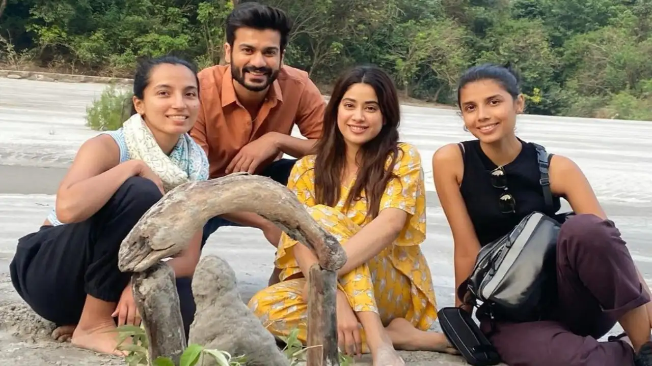 Janhvi Kapoor wishes Milli co-star Sunny Kaushal on his birthday: Always be this amazing person that you are Janhvi Kapoor wishes Milli co-star Sunny Kaushal on his birthday: Always be this amazing person that you are