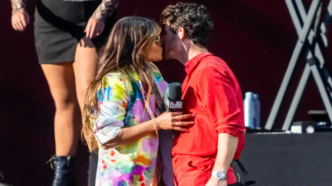 Priyanka Chopra and Nick Jonas' PDA moment at Global Citizen Festival. Priyanka Chopra Nick Jonas