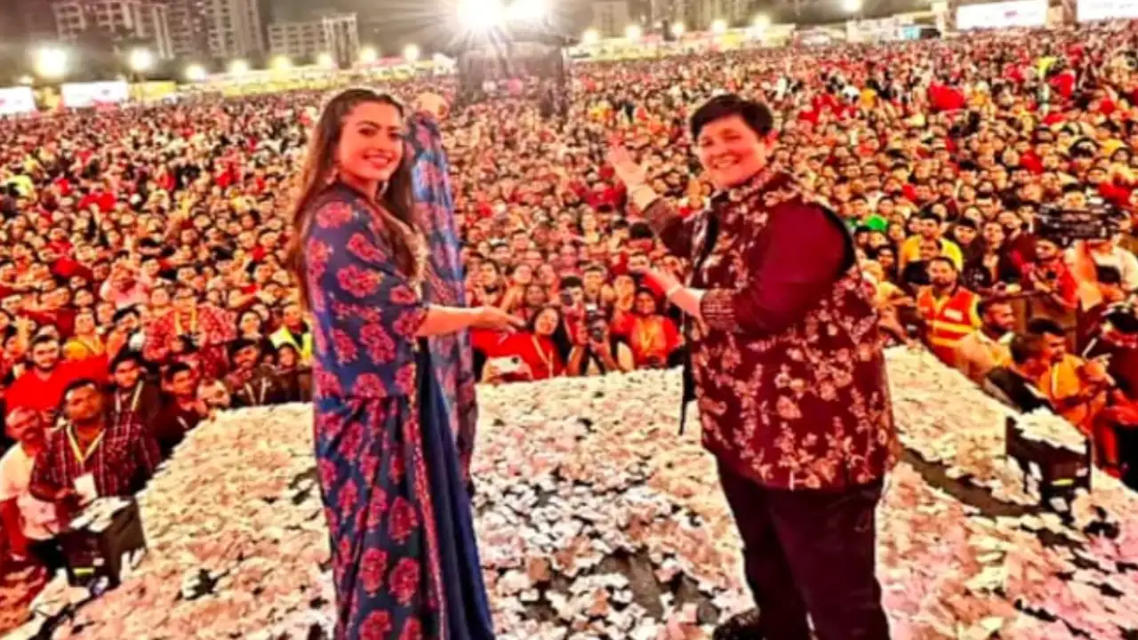 Goodbye actor Rashmika Mandanna celebrates Navratri in Mumbai with Dandiya queen Falguni Pathak; PIC (Image: Rashmika Mandanna Instagram) Rashmika Mandanna, Falguni Pathak