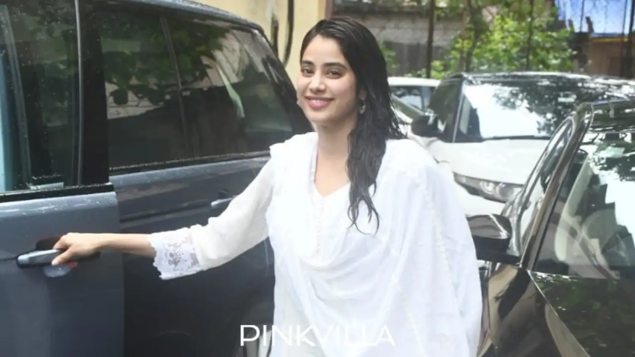 Janhvi Kapoor is in a festive mood, spotted in white traditional attire on day 1 of Navratri; PHOTOS Janhvi Kapoor is in a festive mood, spotted in white traditional attire on day 1 of Navratri; PHOTOS