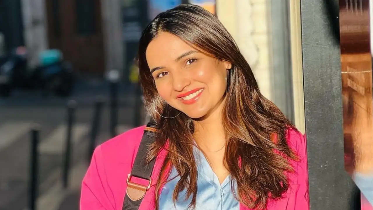 Jasmin Bhasin is sleepy on set and pushes herself to work; WATCH for motivation