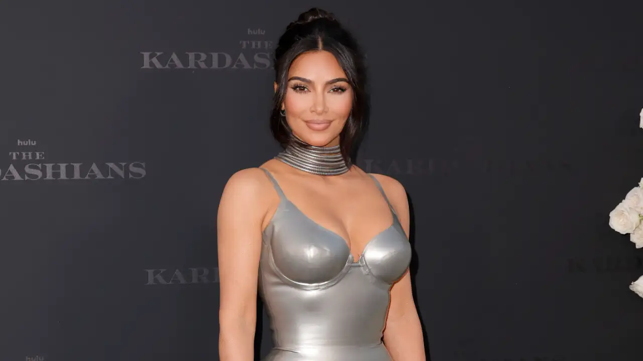 Kim Kardashian nabs Cindy Crawford's Malibu home for USD 70 million Kim Kardashian