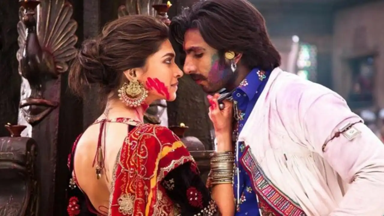 Navaratri 2022: From Alia Bhatt to Ranveer Singh-Deepika Padukone, actors who aced garba steps Ranveer Singh-Deepika Padukone