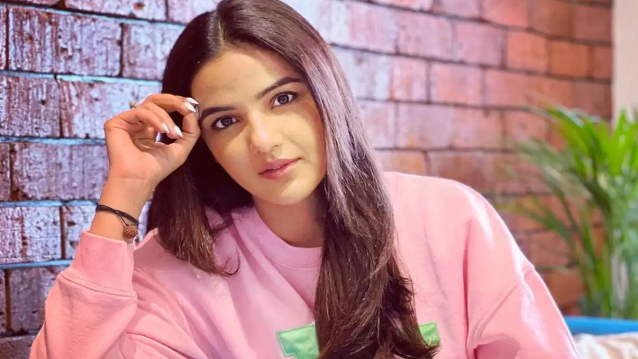 WATCH: Jasmin Bhasin drops a glimpse of her beautiful pink saree from Krishna Mukherjee's engagement WATCH: Jasmin Bhasin drops a glimpse of her beautiful pink saree from Krishna Mukherjee's engagement