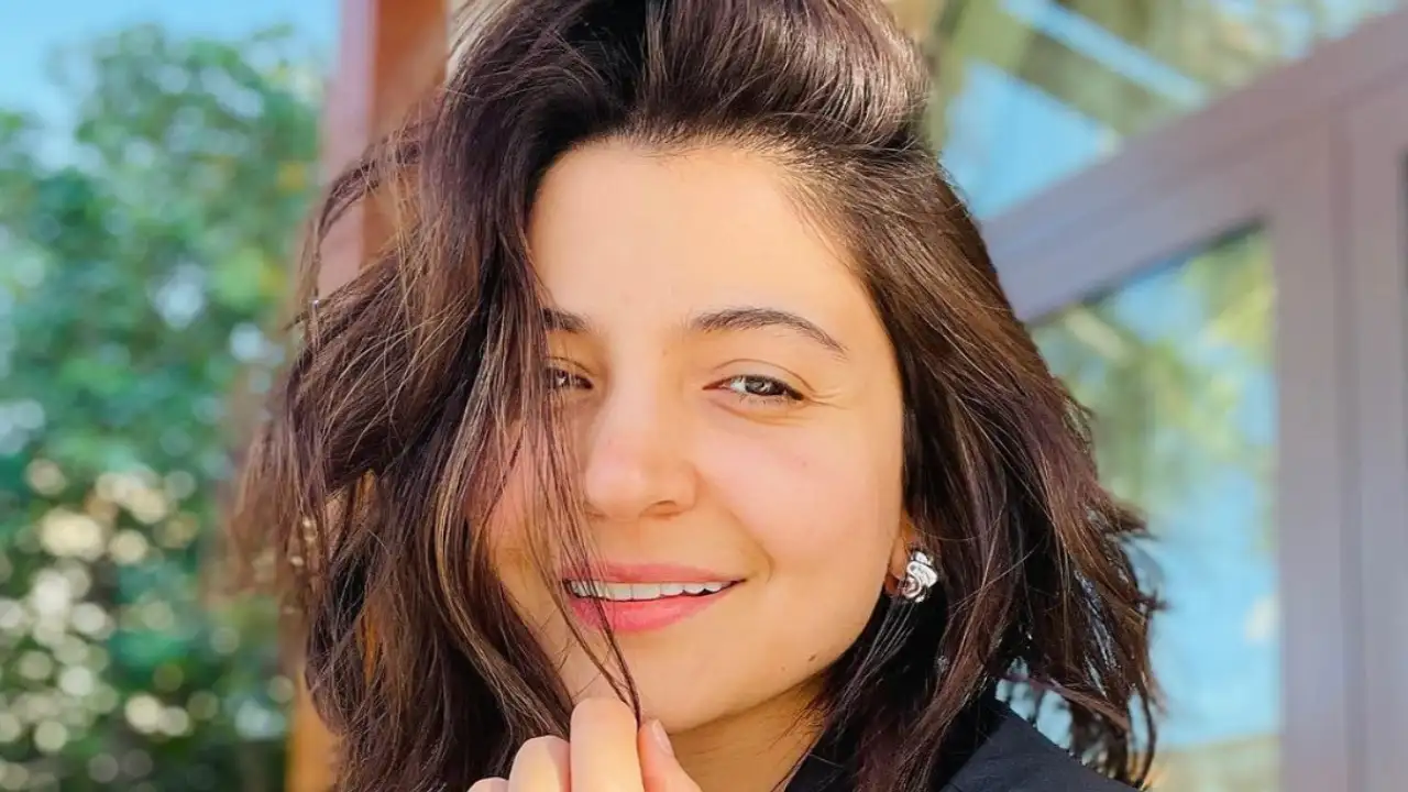 Anushka Sharma pays tribute to ‘legend’ cricketer Jhulan Goswami ahead of her farewell match Anushka Sharma pays tribute to ‘legend’ cricketer Jhulan Goswami ahead of her farewell match