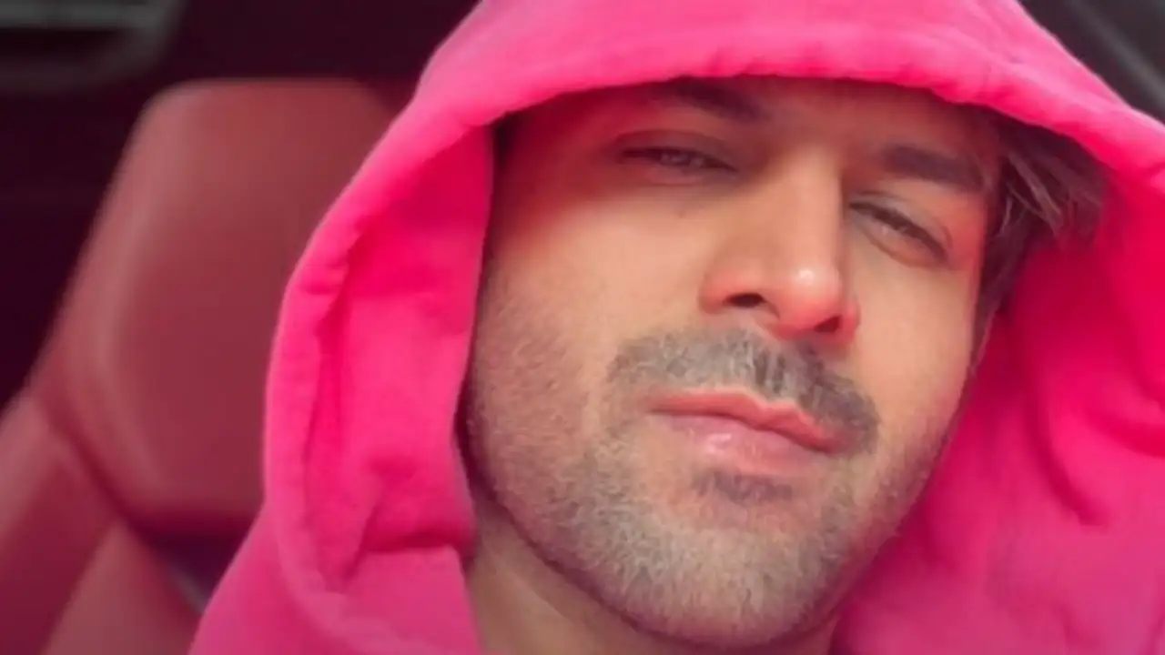 atKartik Aaryan’s ‘morning shoot’ look consists of a pink hoodie as he shoots for SatyaPrem Ki Katha; PIC Kartik Aaryan’s ‘morning shoot’ look consists of a pink hoodie as he shoots for SatyaPrem Ki Katha; PIC