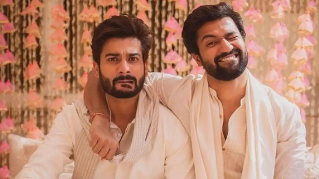 Vicky Kaushal posing with brother Sunny Vicky Kaushal posing with brother Sunny