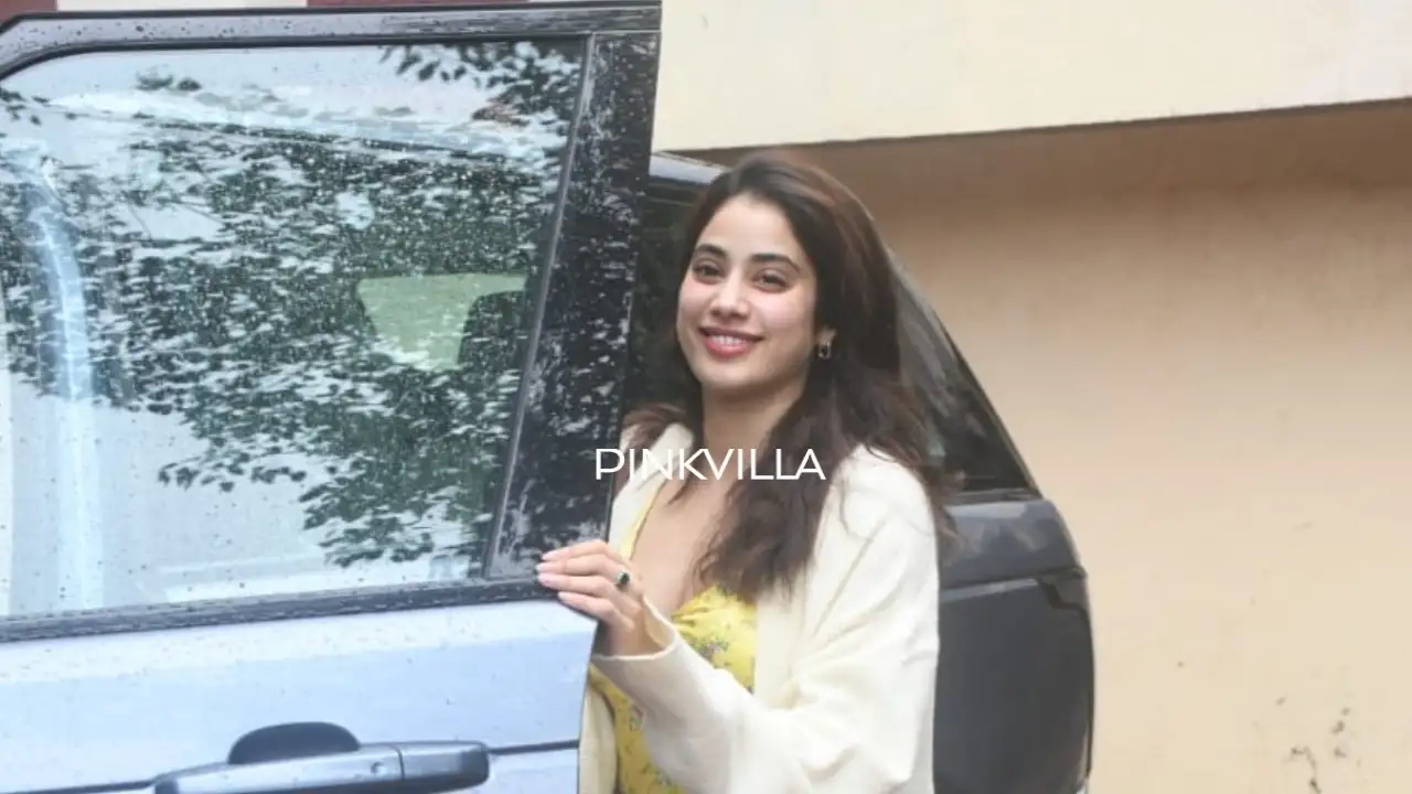 Janhvi Kapoor flashes smile before sitting in the car 