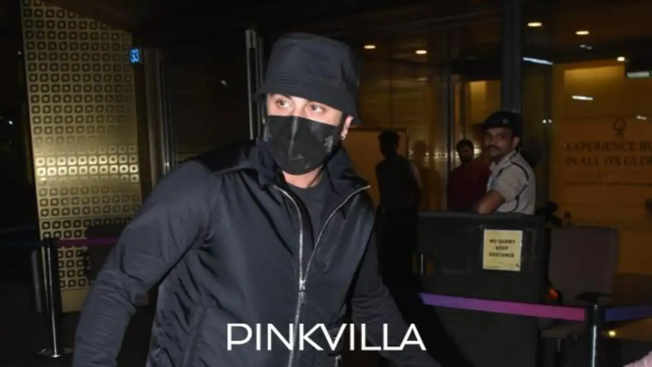 Ranbir Kapoor keeps his airport look casual as he gets clicked in all black outfit; PICS Ranbir Kapoor