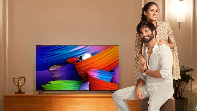OnePlus’ latest ad campaign ‘Stay Connected. Stay Smarter.’  with Shahid & Mira Kapoor shares a new outlook