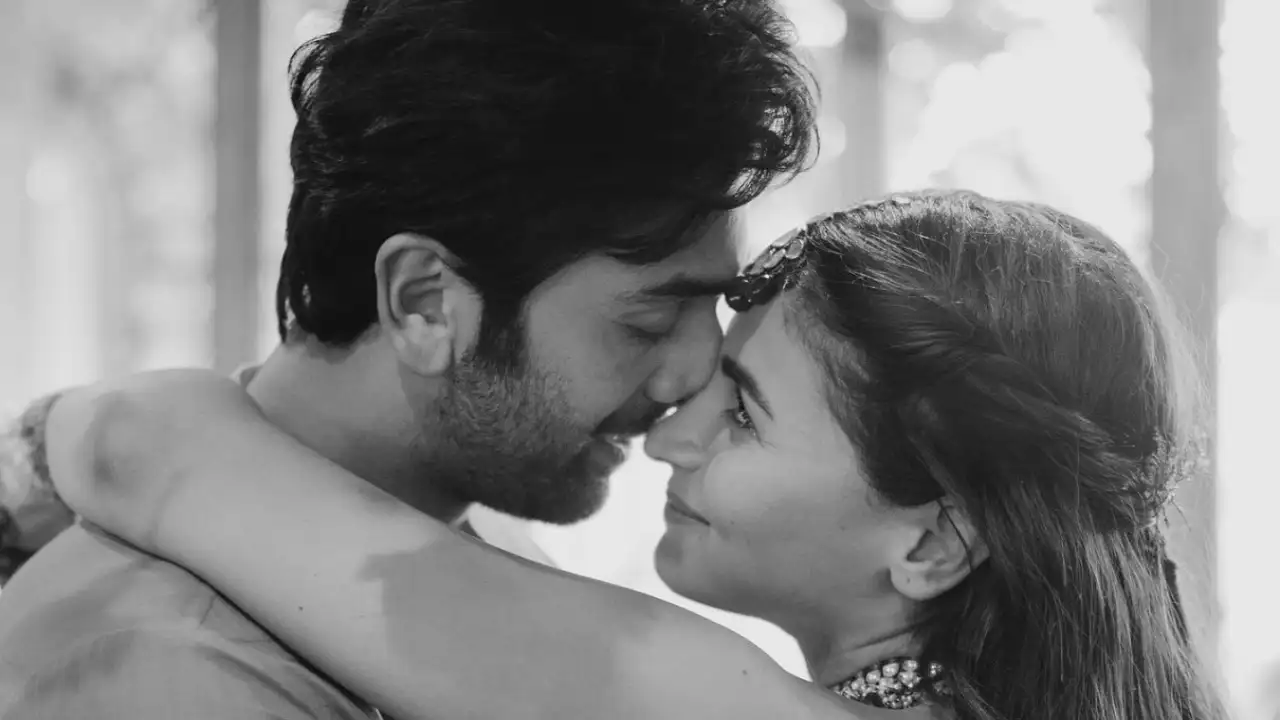PHOTOS: Alia Bhatt and Ranbir Kapoor spotted at the construction site of their new home PHOTOS: Alia Bhatt and Ranbir Kapoor spotted at the construction site of their new home