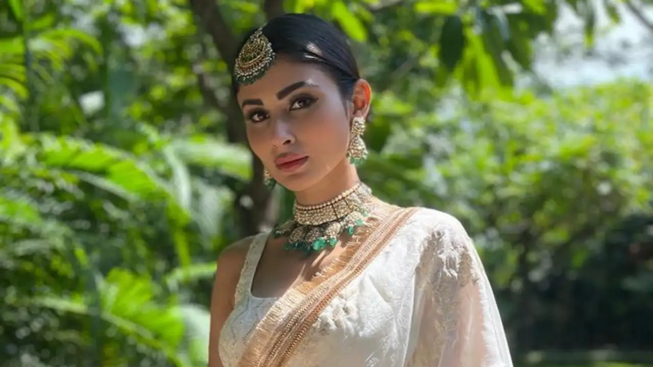 Mouni Roy has something to say about Ranbir Kapoor and Alia Bhatt's chemistry. Mouni Roy's Instagram handle