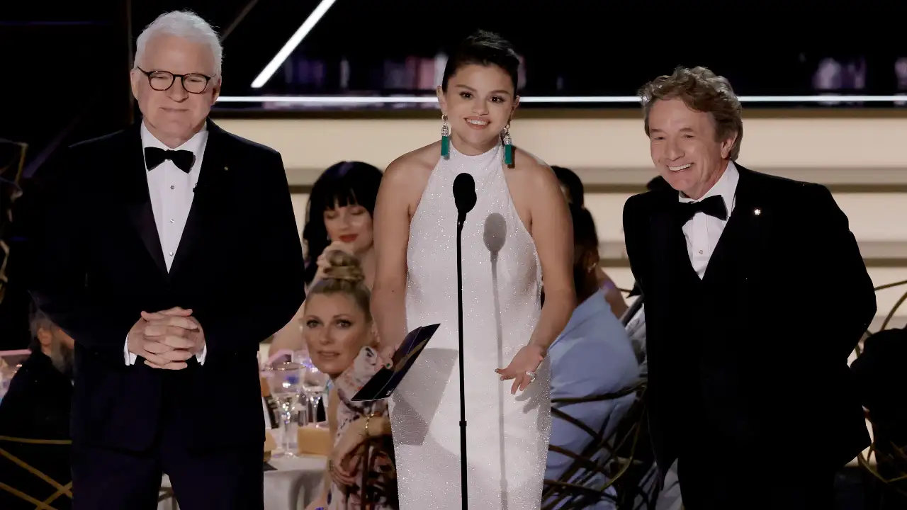 Selena Gomez showed up late to the 2022 Primetime Emmy Awards but fans were glad to see the actress nonetheless. Selena Gomez Emmys 2022