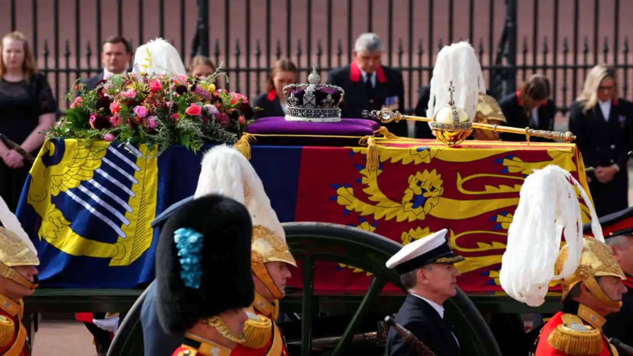 Queen Elizabeth II's coffin is on its way to Windsor at the moment. Queen Elizabeth II