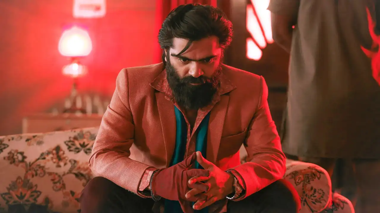 Silambarasan in Vendhu Thanindhathu Kaadu (image courtesy of Red Giant) Vendhu Thanindhathu Kaadu, Silambarasan, STR,