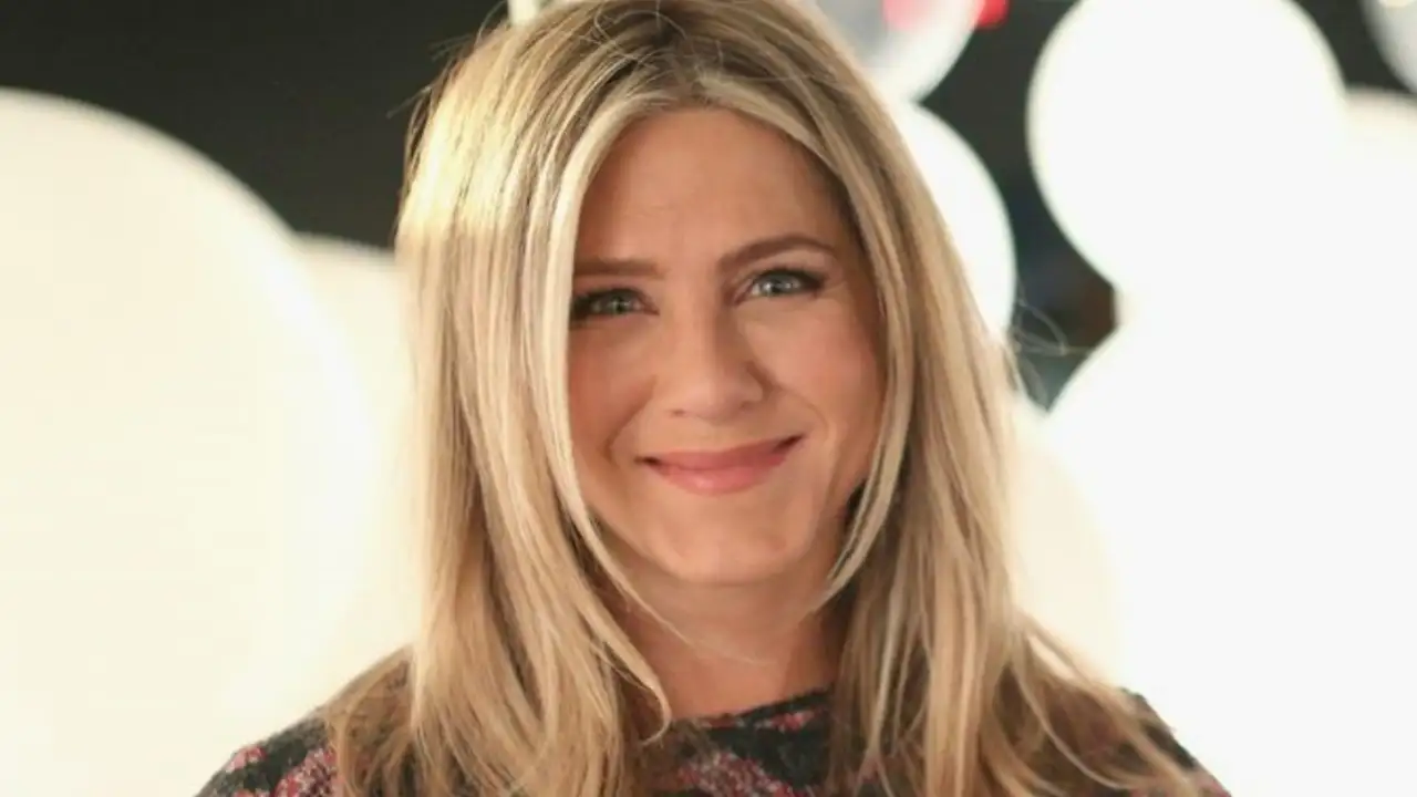 Jennifer Aniston Net Worth 2023 - Jennifer Aniston Yearly Earnings