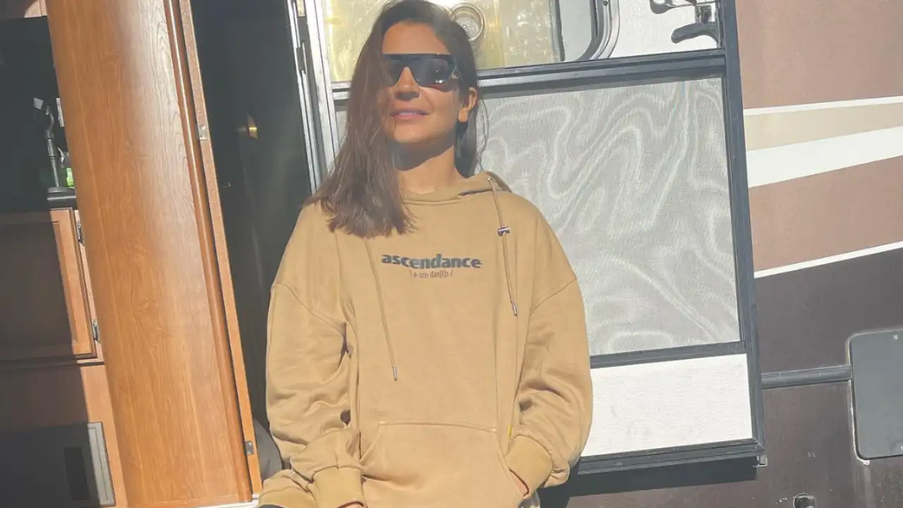 Anushka Sharma posts BTS snaps from Chakda Xpress shoot, asks 'Hamesha acchi photo dalna kisne kaha?' Anushka Sharma posts BTS snaps from Chakda Xpress shoot, asks 'Hamesha acchi photo dalna kisne kaha?'