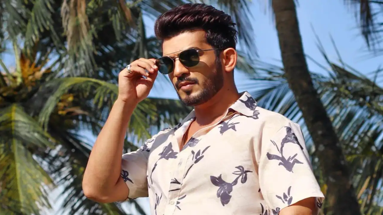 Take cues from Arjun Bijlani's quirky outfits to look dashing on your first date Splitsvilla X4: Take cues from Arjun Bijlani's quirky outfits to look dashing on your first date