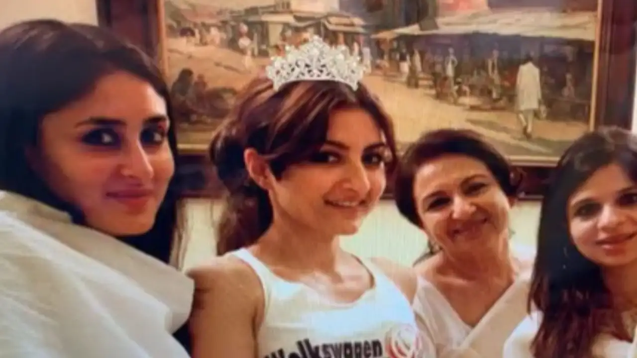 Kareena Kapoor Khan posing with Soha Ali Khan, Saba and mother in law Sharmila Tagore Kareena Kapoor Khan Instagram
