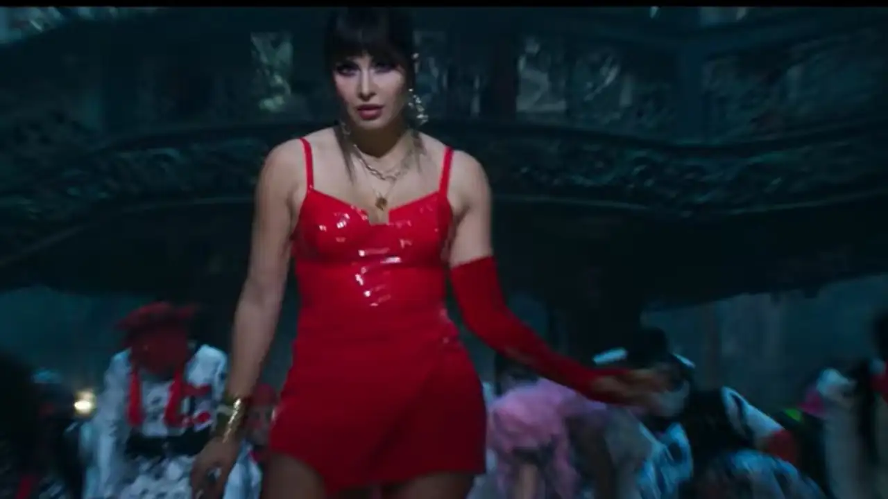 An image of Katrina Kaif from the song Kinna Sona Youtube