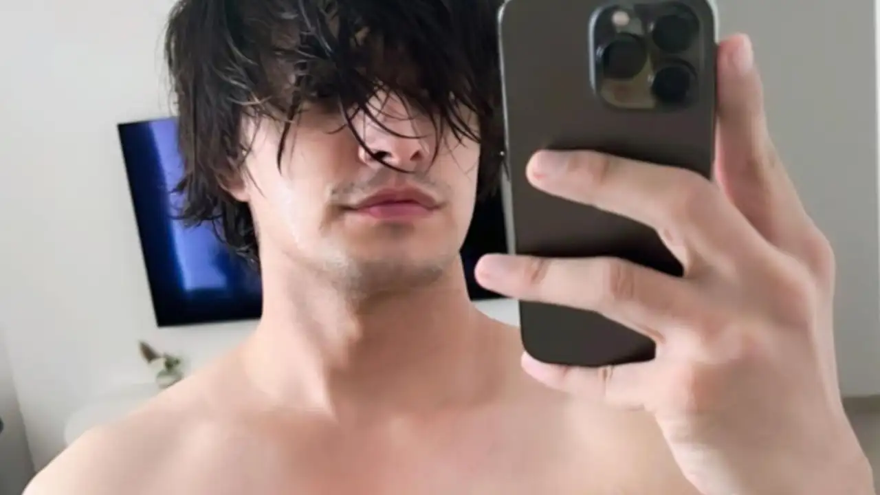 Mohsin Khan shares a mirror selfie flaunting his abs PIC Credit: Mohsin Khan Instagram