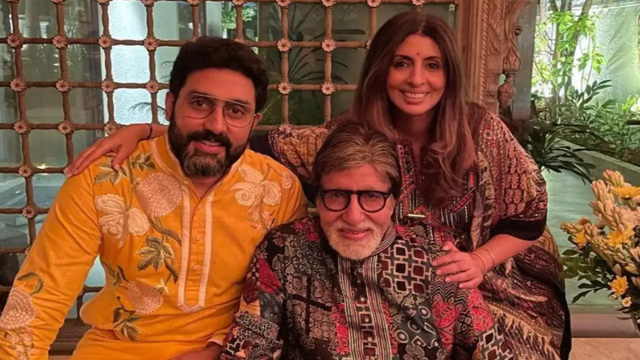 Amitabh Bachchan poses with children Abhishek Bachchan and Shweta Bachchan Nanda (Image: Shweta Bachchan Nanda Instagram) Amitabh Bachchan, Abhishek Bachchan, Shweta Bachchan Nanda
