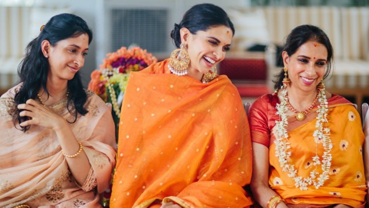 Deepika avec sa mère et sa sœur lors des festivités avant le mariage 