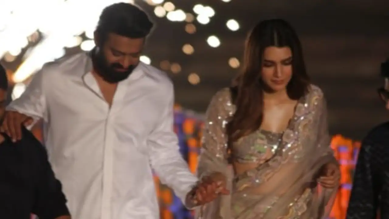 Please don't leave his hand': Prabhas and Kriti Sanon leave fans gushing over their chemistry | PINKVILLA