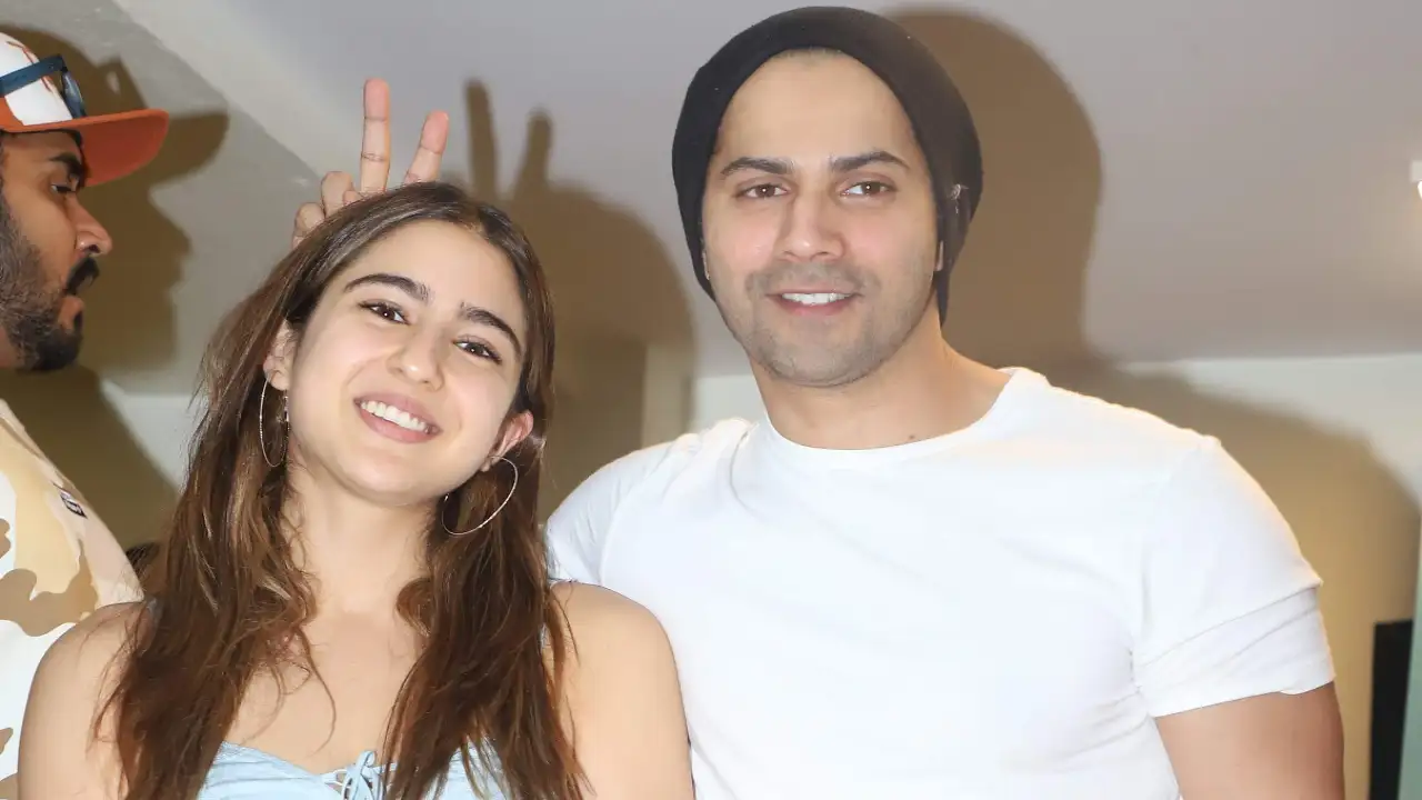 Varun Dhawan announces Sara Ali Khan’s new film Ae Watan Mere Watan in her shayari style; WATCH Varun Dhawan announces Sara Ali Khan’s new film Ae Watan Mere Watan in her shayari style; WATCH