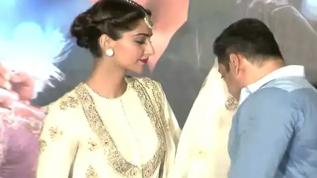 When Salman Khan wiped his face with Sonam Kapoor's dupatta