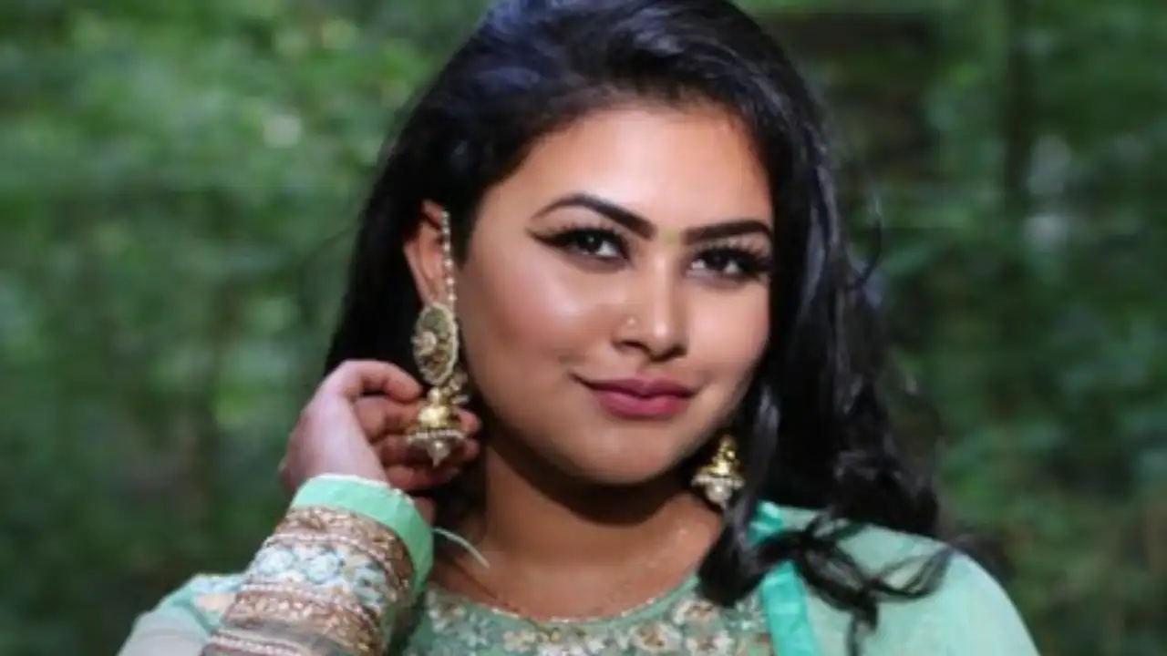 20 Hairstyle ideas you can DIY this Diwali | PINKVILLA 20 Hairstyle ideas you can DIY this Diwali | PINKVILLA