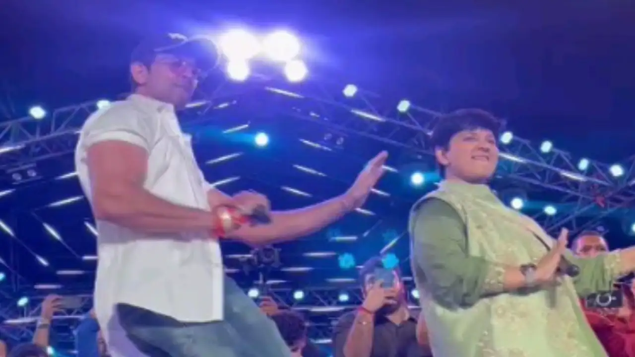 Hrithik Roshan and Falguni Pathak Hrithik Roshan and Falguni Pathak