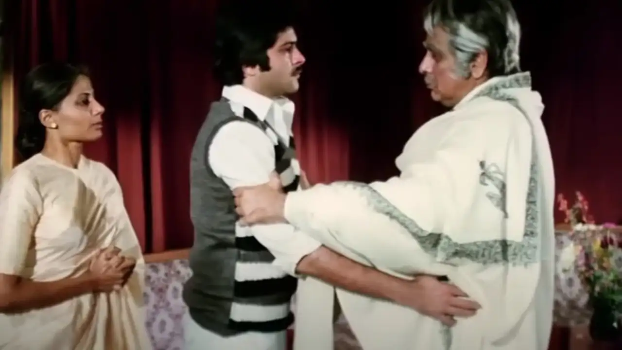 Anil Kapoor with Dilip Kumar and Smita Patil in one of the scene of Shakti Anil Kapoor with Dilip Kumar and Smita Patil in one of the scene of Shakti