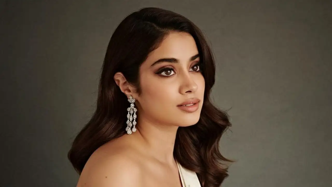 Janhvi Kapoor REVEALS all the 7 natural products she applies to her skin and they are super easy & affordable