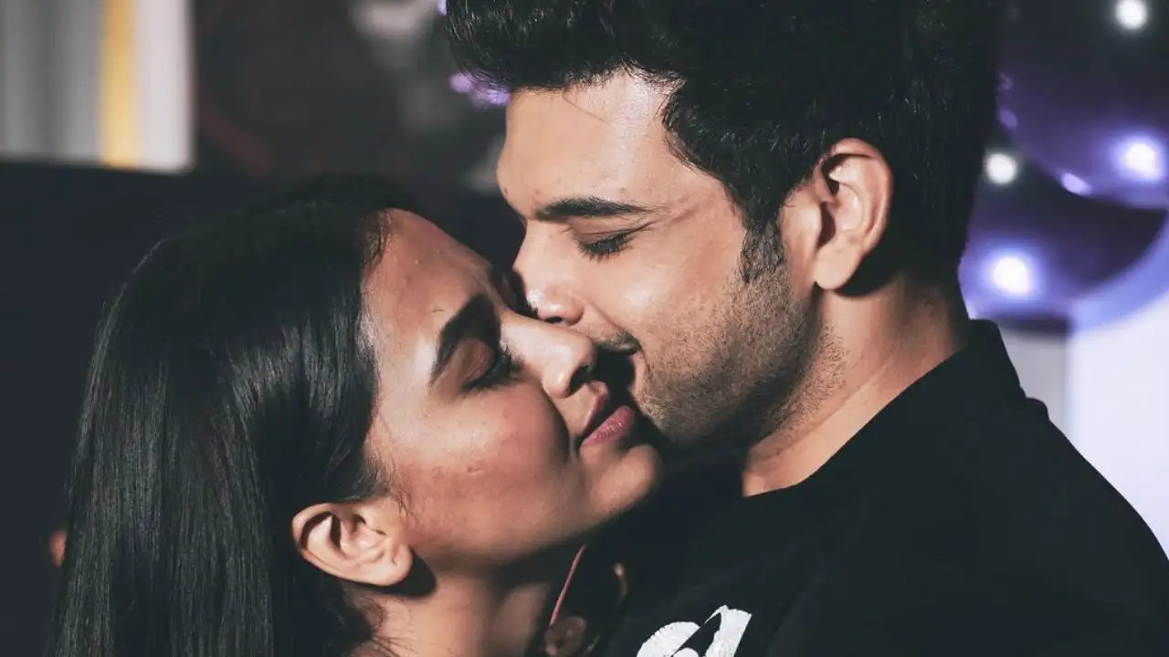 Karan Kundrra joins Tejasswi Prakash's family dinner on her father's birthday Tejasswi Prakash
