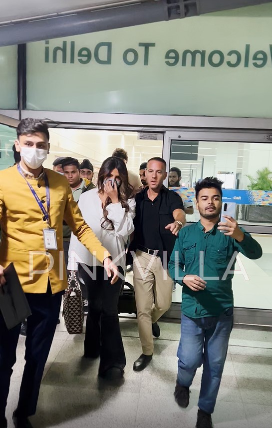 Delhi havaalanında Priyanka Chopra