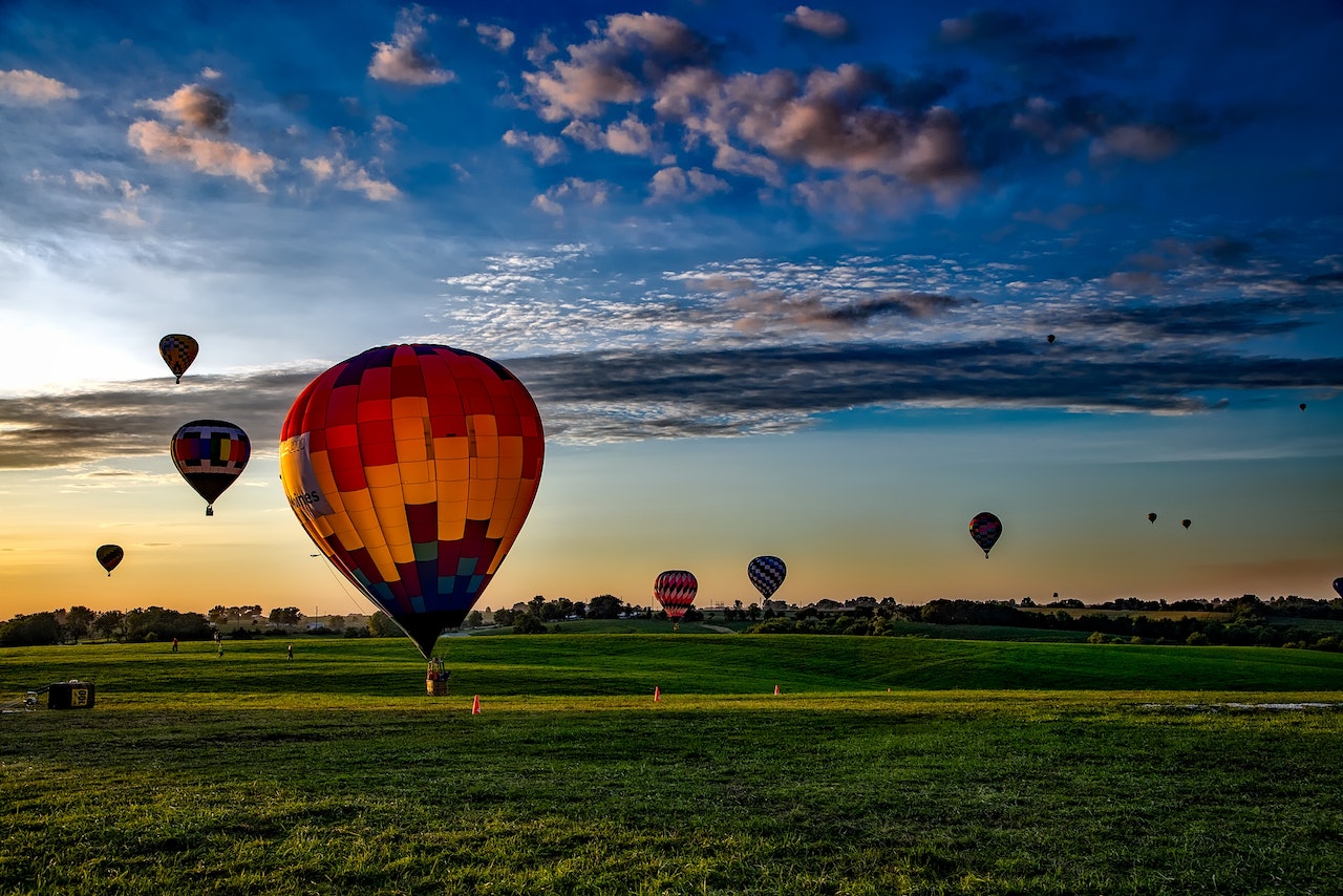 A hot air balloon ride for a late date night idea